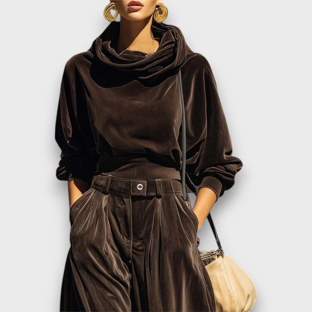 Veloria – Vintage Velvet Hoodie & Trousers Set